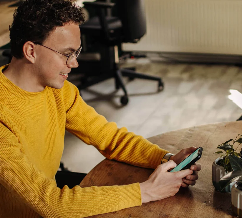 Jan bekijkt social media video